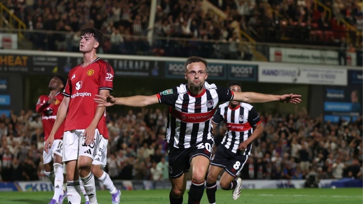 Grimsby Town Loại Manchester United Khỏi Carabao Cup