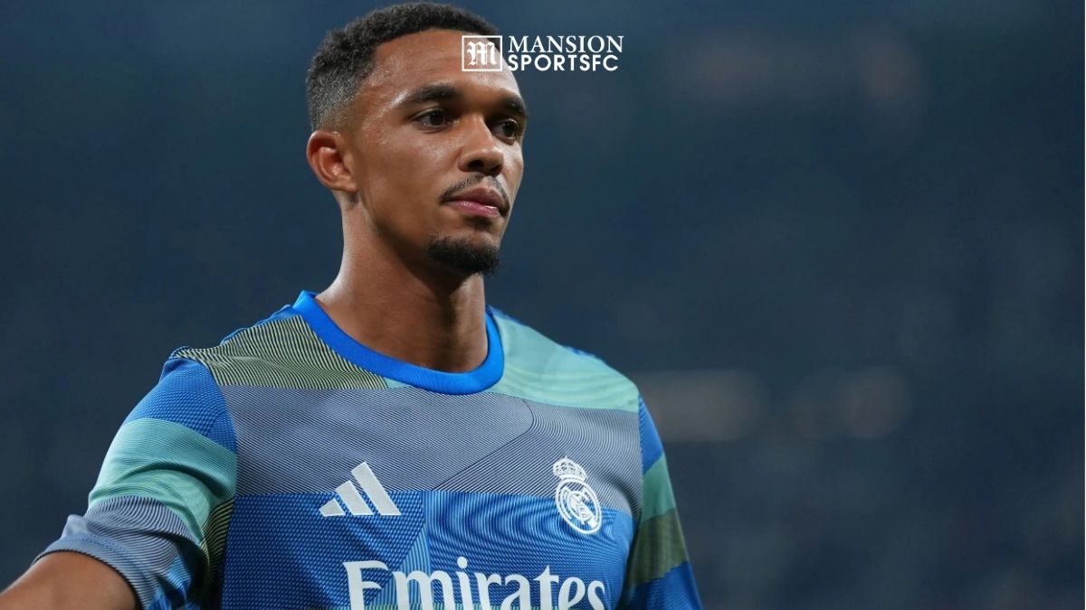 Jamie Carragher Defends Liverpool Fans’ Reaction Toward Trent Alexander-Arnold